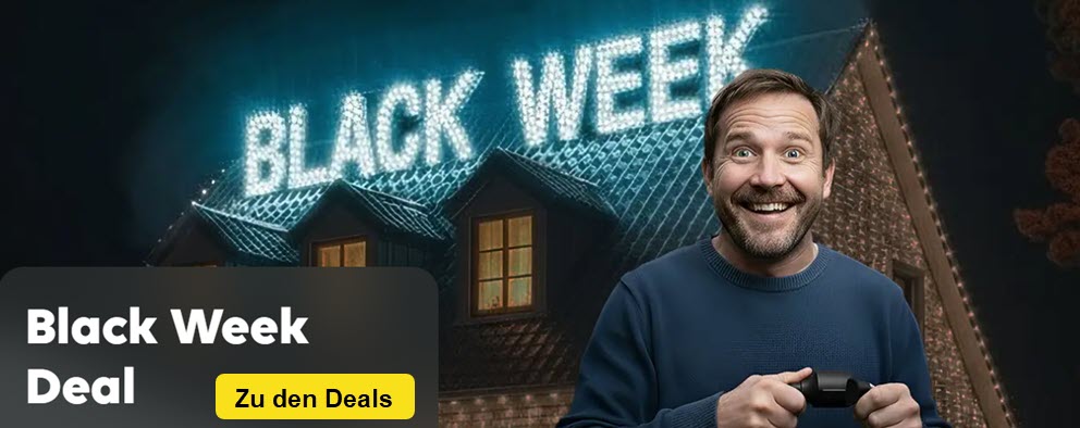Mann steht im Vordergrund, im Hintergrund ein Haus mit dem großen, beleuchteten Schriftzug "Black Week".